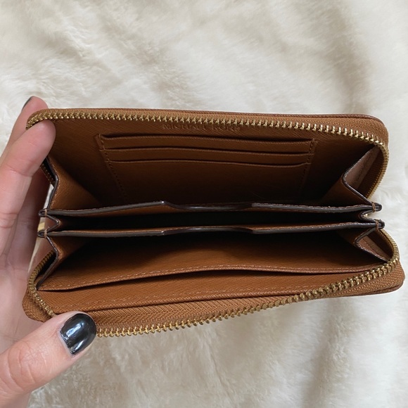 Michael Kors Wallet - Picture 8 of 9